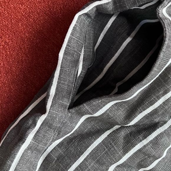 Elodie Shorts Gray White Striped Button Front Pleated Linen Blend size small - Picture 4 of 6